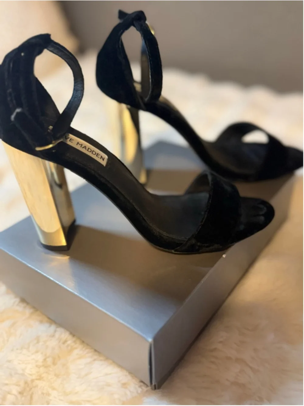 Preowned,Steve Madden Carrson black and gold strappy sandals, size 8.5